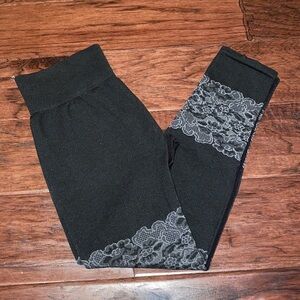 Fabletics XS Charcoal Gray Capri Leggings Tights​